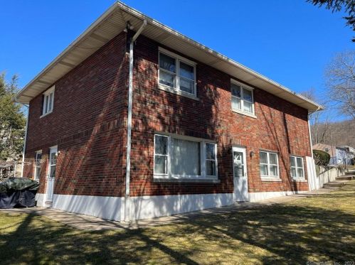 1 Shelley St, Waterbury, CT 06705-1128