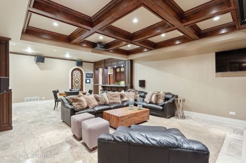 6403 Garfield Ave, Willowbrook IL  60527-5237 exterior