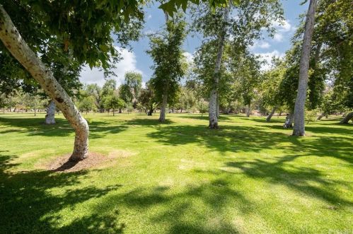 1545 Riverside Dr, Glendale CA 91201-3824 exterior