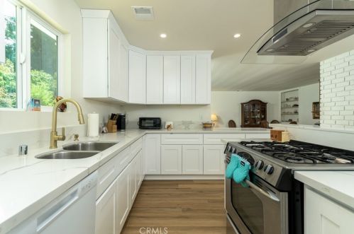 3451 Mevel Pl, Glendale CA  91214-1141 exterior