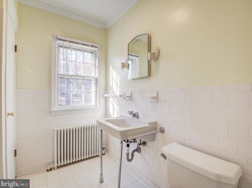 12500 Meadowood Dr, Silver Spring MD 20904-2928 exterior