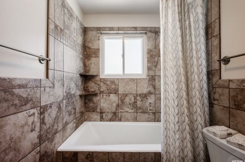 1340 Valley Ridge Dr, Sandy UT 84093-6653 exterior