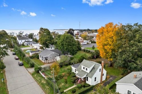 18 Washington Ave, Niantic, CT