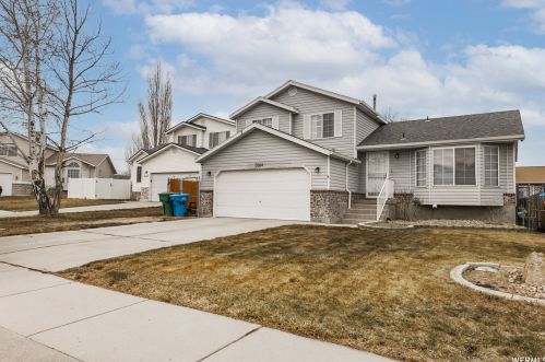 5564 Lopalena Cir, Taylorsville, UT 84081-5256