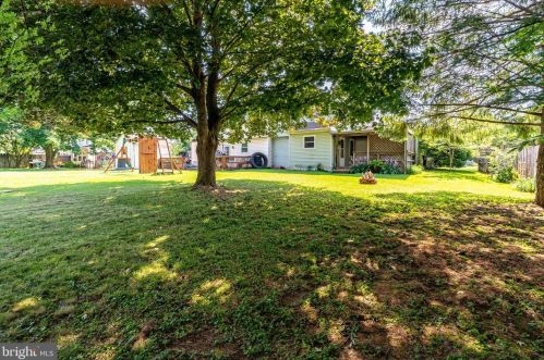 1081 Monticello Ln, Lancaster PA  17603-9410 exterior