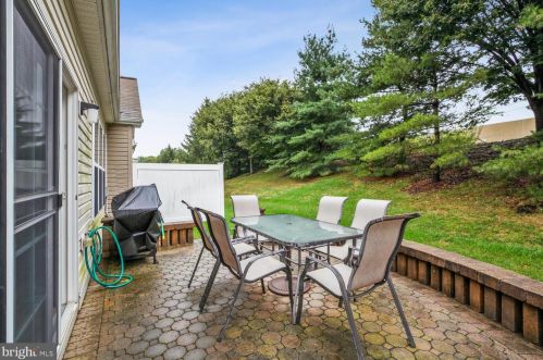 85 Sparrow Dr, Trenton NJ 08690-2463 exterior