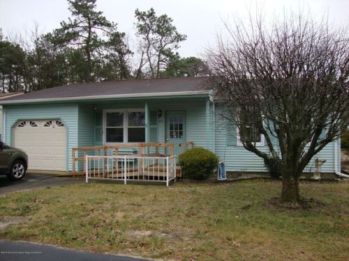 22 Chelsea Dr, Lakehurst, NJ 08759-2307