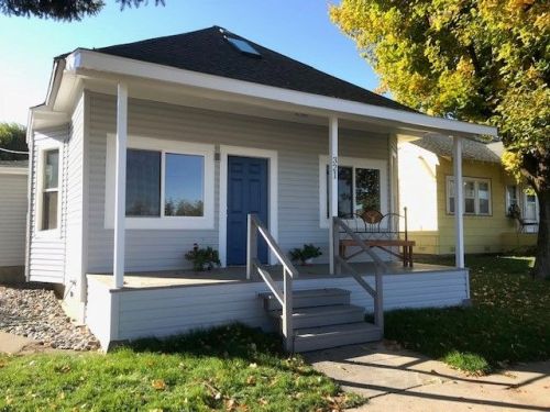 321 A St, Condon, OR 97823-2004