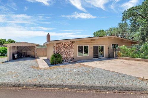 8121 Smith Point Rd, Lake Nacimiento, CA 93426-9633