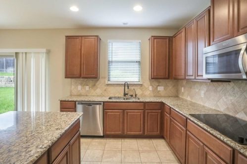 942 Apricot Dr, Uhland TX  78640-6415 exterior