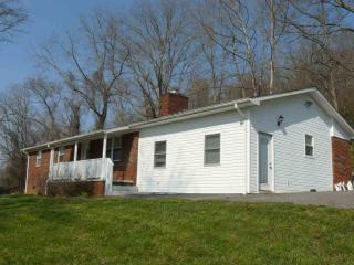 901 Blue Top Rd, Tazewell, TN 37879-6004