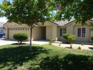 1947 Heidi Ave, Tivy Valley, CA 93657-8626