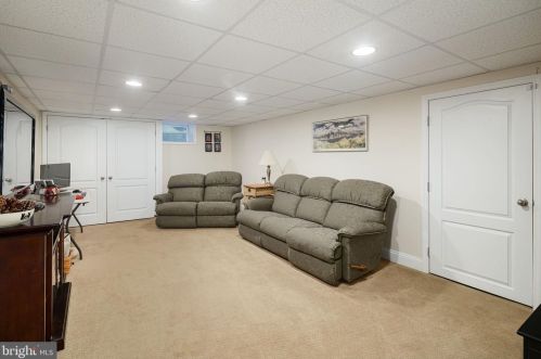 834 Edge Park Dr, Tavistock NJ 08033-1022 exterior