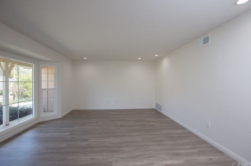 5560 Wentworth Dr, Riverside CA  92505-3156 exterior