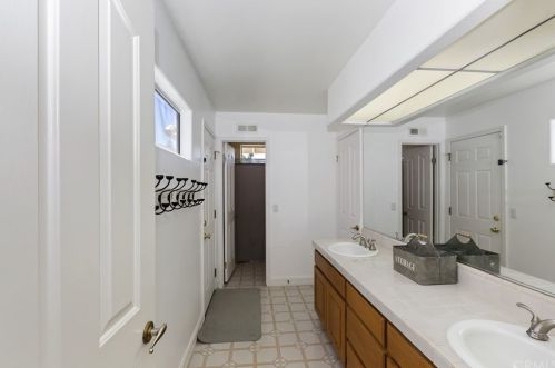 7539 Whitegate Ave, Riverside CA  92506-5455 exterior