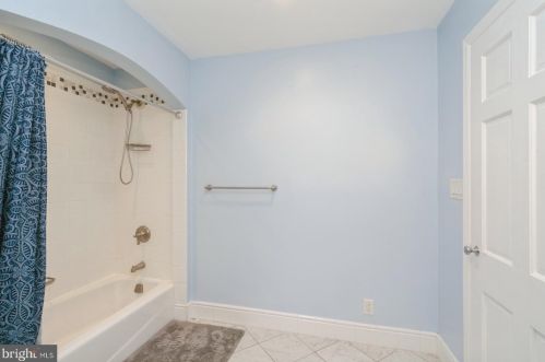 16 Renfrew Ave, Trenton NJ  08618-3334 exterior