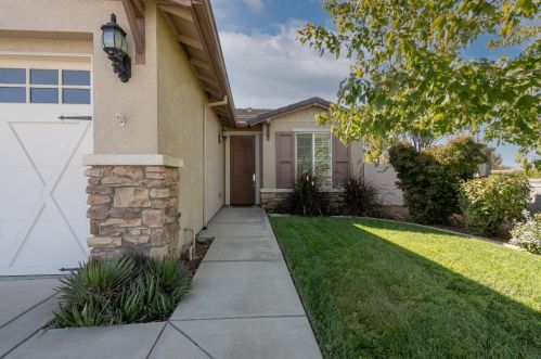2395 Shadow Berry Dr, Manteca, CA 95336-5131