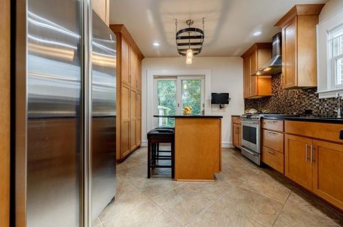 1200 Cameron Ct, Atlanta GA  30306-2622 exterior