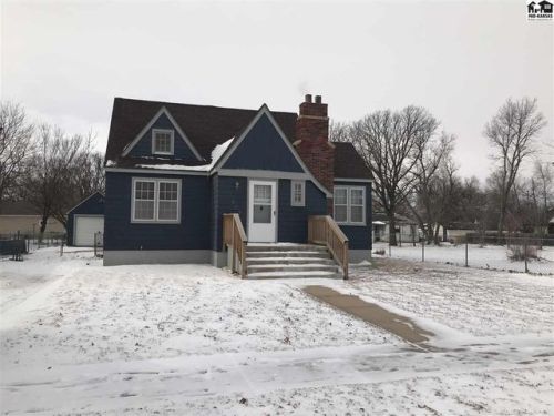 507 Bell Ave, Lyons, KS 67554-3301