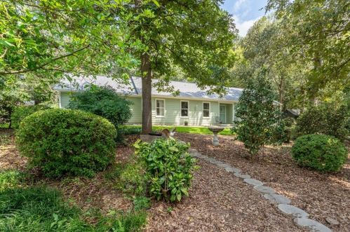 1261 Shadygrove Ct, Stone Mountain, GA 30083-2209