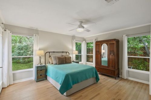 1440 El Campo Dr, Dallas TX  75218-3520 exterior