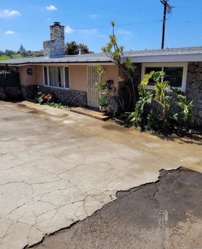 157 Ocean View Dr, Vista, CA 92084-6049