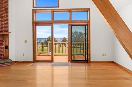 34 Lighthouse Ln, Warwick, RI 02889-5446