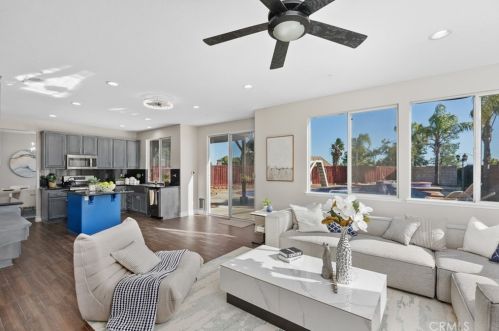 8974 Oakridge Ct, Riverside CA  92508-3095 exterior