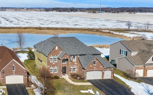 2841 Sterkel Rd, North Aurora, IL 60542-5001