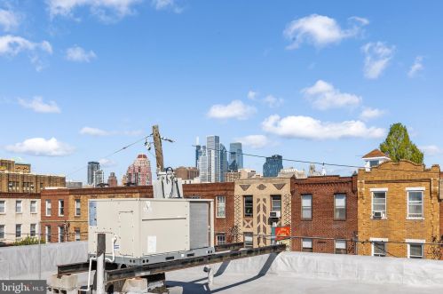 904 10th St, Philadelphia PA 19147-3744 exterior