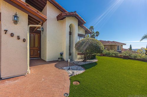 7050 El Fuerte St, Carlsbad, CA 92009-6512