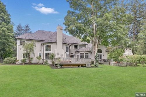 1 Strawberry Ln, Upper Saddle River, NJ 07458-1639