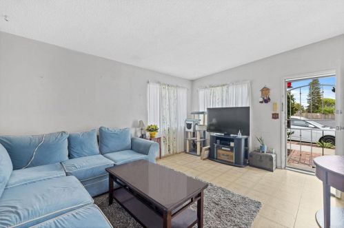 520 West St, Oceanside, CA 92054-5018