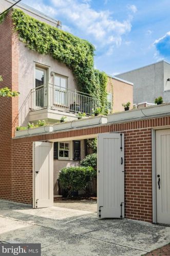 532 22nd St, Philadelphia PA 19140-4703 exterior