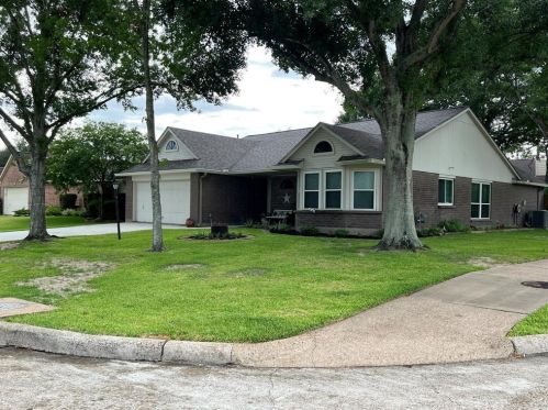 702 Laurel Grove Ln, Pearland, TX 77584-2073