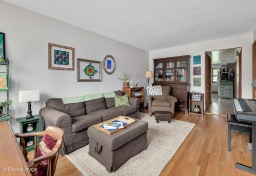 3231 Raymond Ave, Brookfield, IL 60513-1247