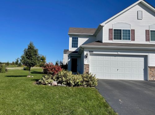 585 Vine St, Pingree Grove IL  60140-5621 exterior