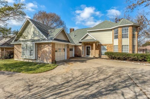 2809 Apple Valley Dr, Garland, TX 75043-1222