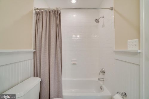 8916 Ct Way, Silver Spring MD 20910-2276 exterior