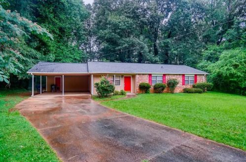 2093 Forest Ct, Lithonia, GA 30078-3001
