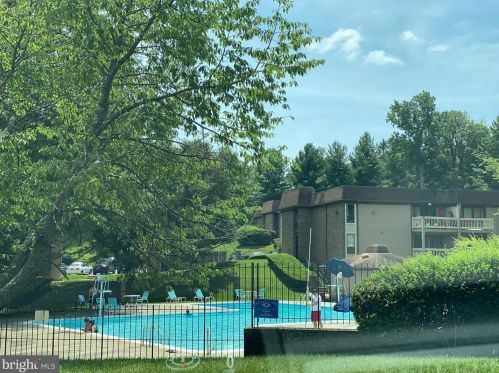 5800 Royal Ridge Dr, Springfield VA  22152-1016 exterior