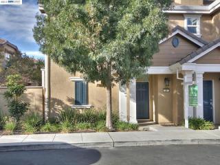 31 Rio Rapido Dr, Tracy, CA 95391-3034
