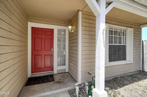 1111 Rivas Ln, Oxnard, CA 93035-2747
