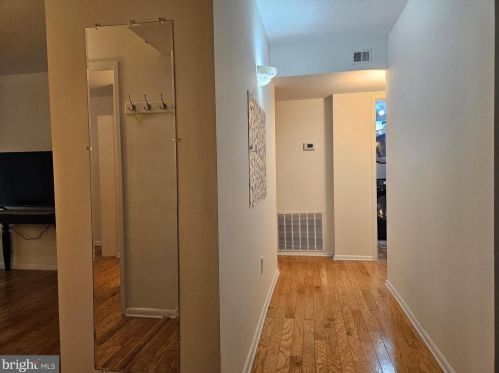 2214 Springwood Dr, Herndon, VA 20191-2350