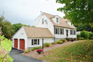 8 Greenfield Dr, Hudson, NH 03051-3908