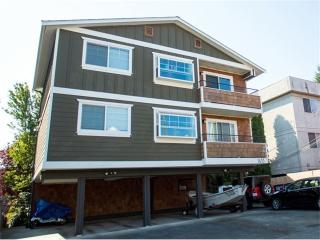 1433 60th St, Seattle, WA 98107-2951