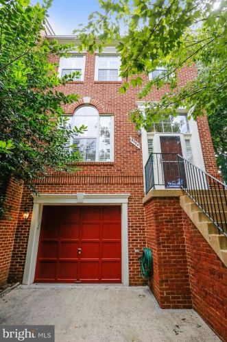 12034 Edgemere Cir, Herndon VA  20190-3255 exterior