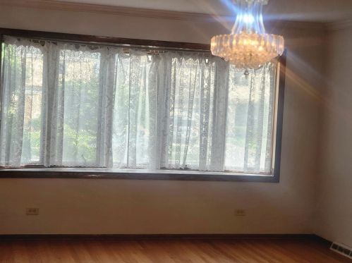 8706 Stolting Rd, Niles IL  60714-1819 exterior