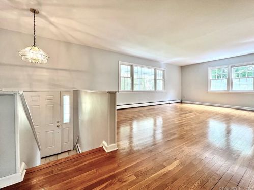 17 Turner Ln, Wilton CT  06897-2009 exterior