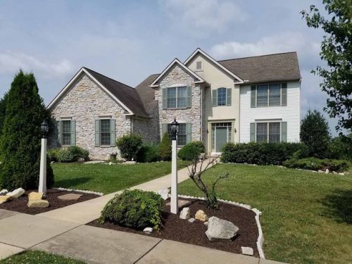 2143 Meadow Ridge Dr, Lancaster PA  17601-5760 exterior
